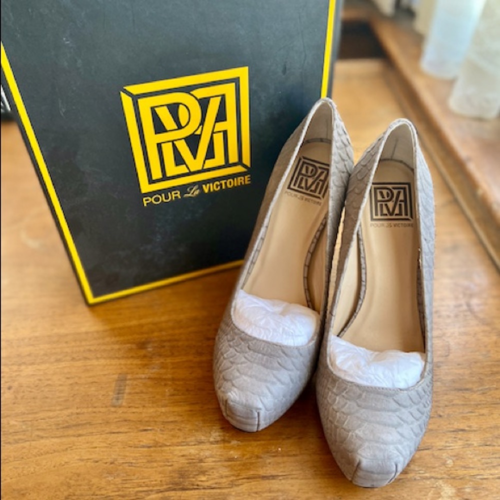 NIB | Pour La Victoire New Grey Snakeskin 🐍 Pumps - Picture 2 of 5